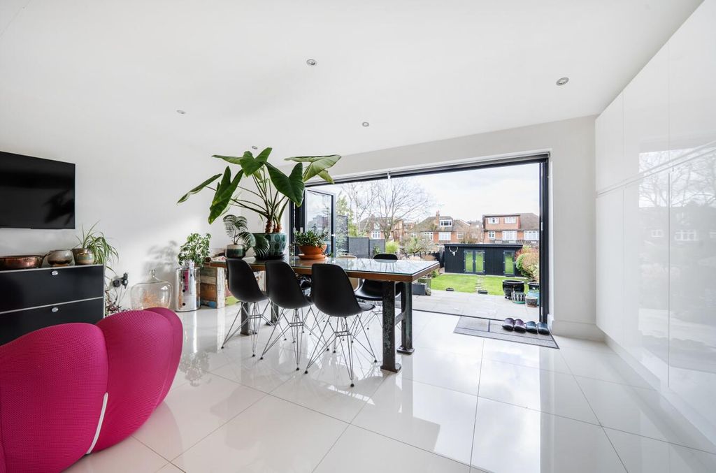 Property photo 3 of 26 1402284-7-696F6c66B396A.Jpg