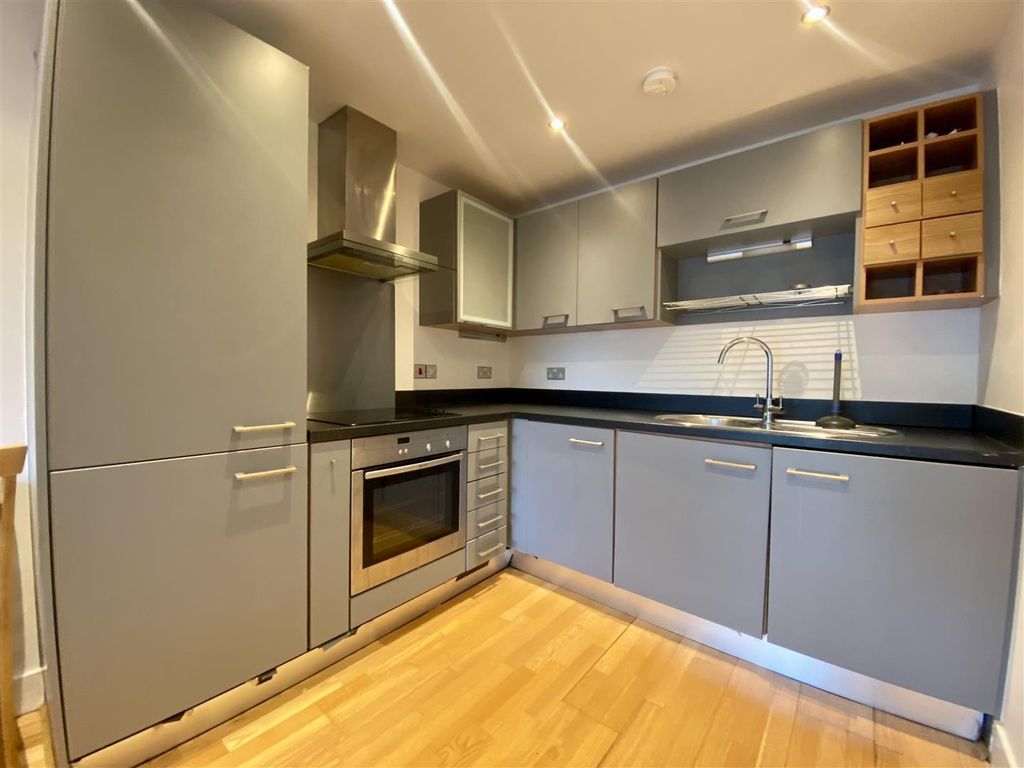 Property photo 2 of 7 Kitchen