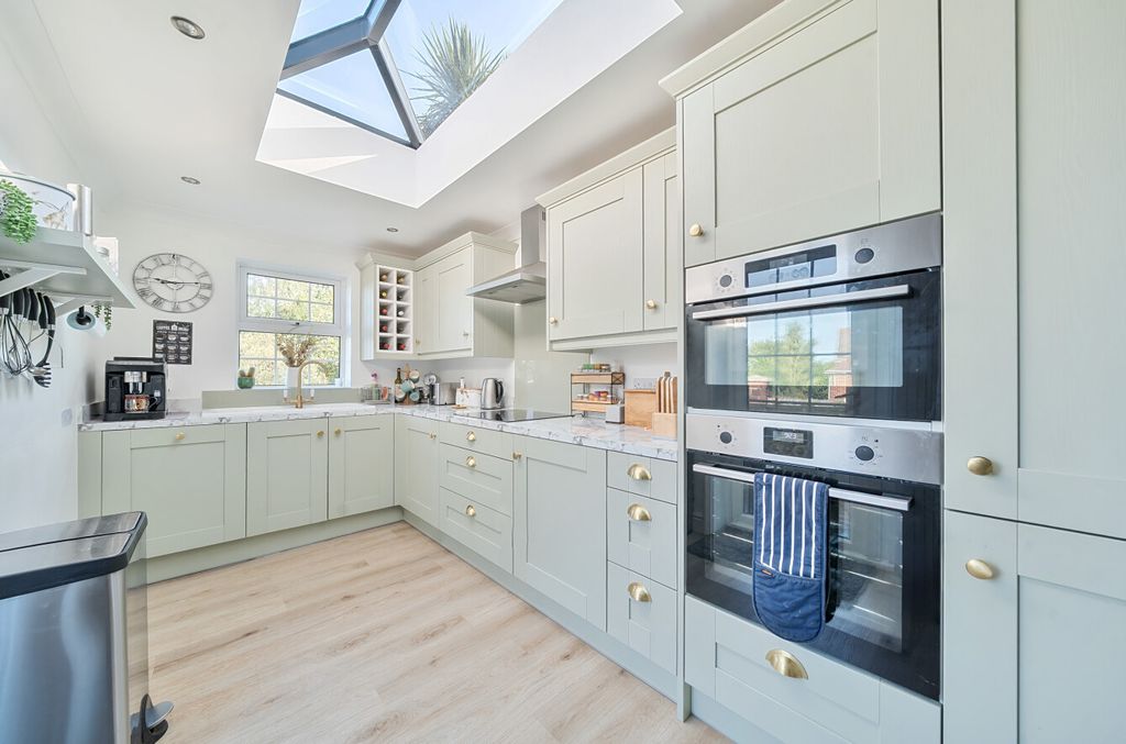 Property photo 2 of 12 1341071-7-689Ef56...