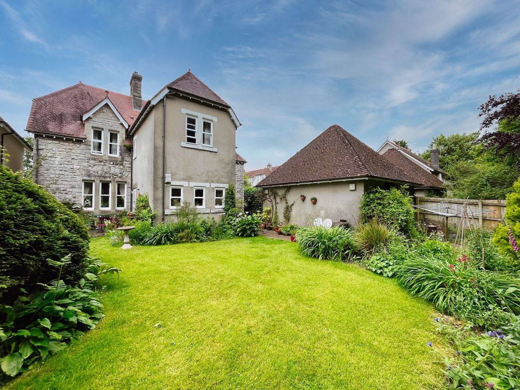 Property photo 2 of 27