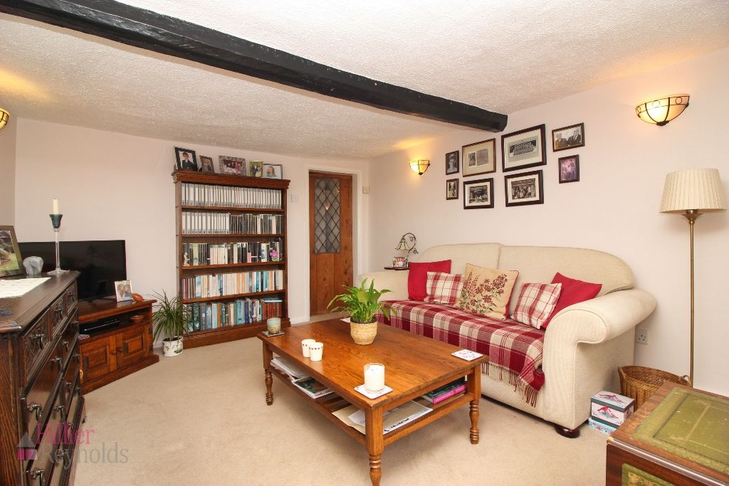 Property photo 2 of 16 Lounge