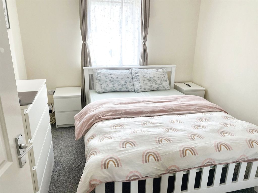 Property photo 3 of 10 Bedroom