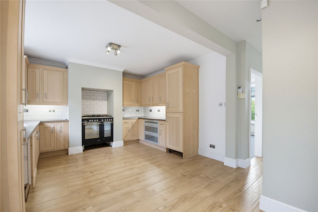 Property photo 2 of 20 Dining Kitchen