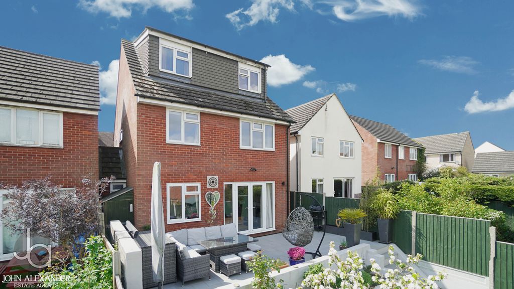 Property photo 1 of 38 9-Halstead-Road-Image-Ali06180
