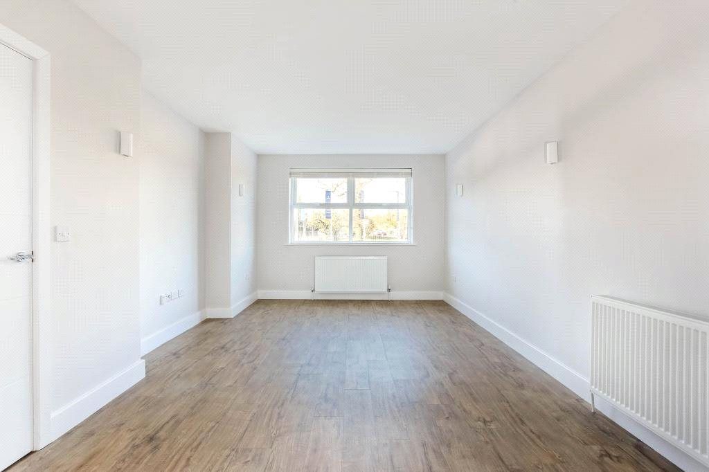 Property photo 3 of 11 Living Room