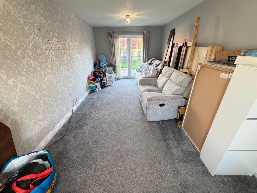 Property photo 2 of 19 Lounge