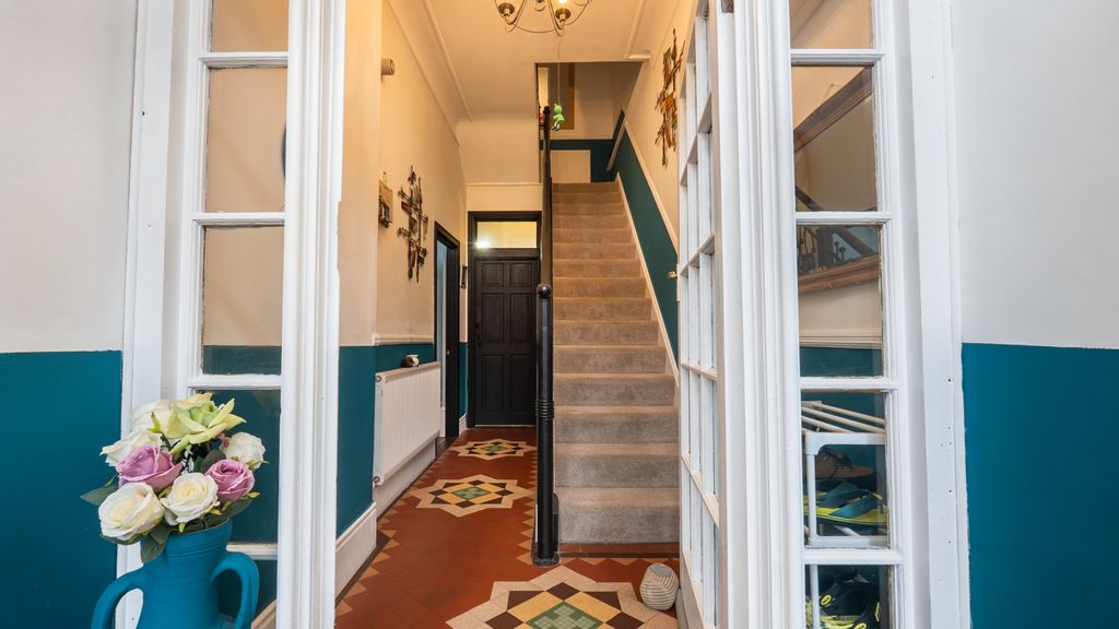 Property photo 3 of 33