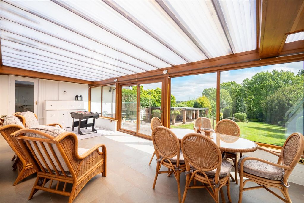 Property photo 2 of 24 Conservatory