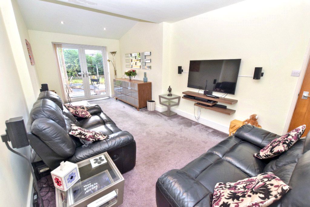 Property photo 2 of 16 Lounge