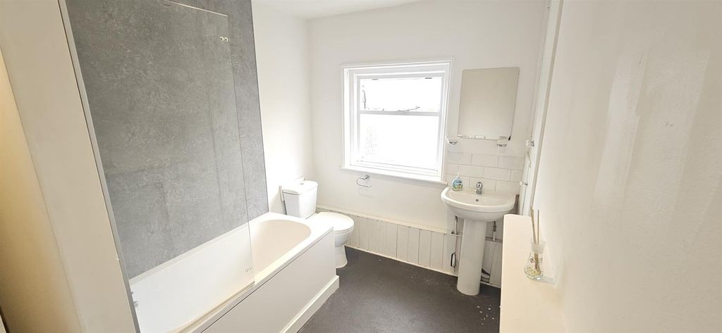 Property photo 3 of 7 38Af6949-9E1F-4Fb2-9F61-dc92999E7080.Jpg