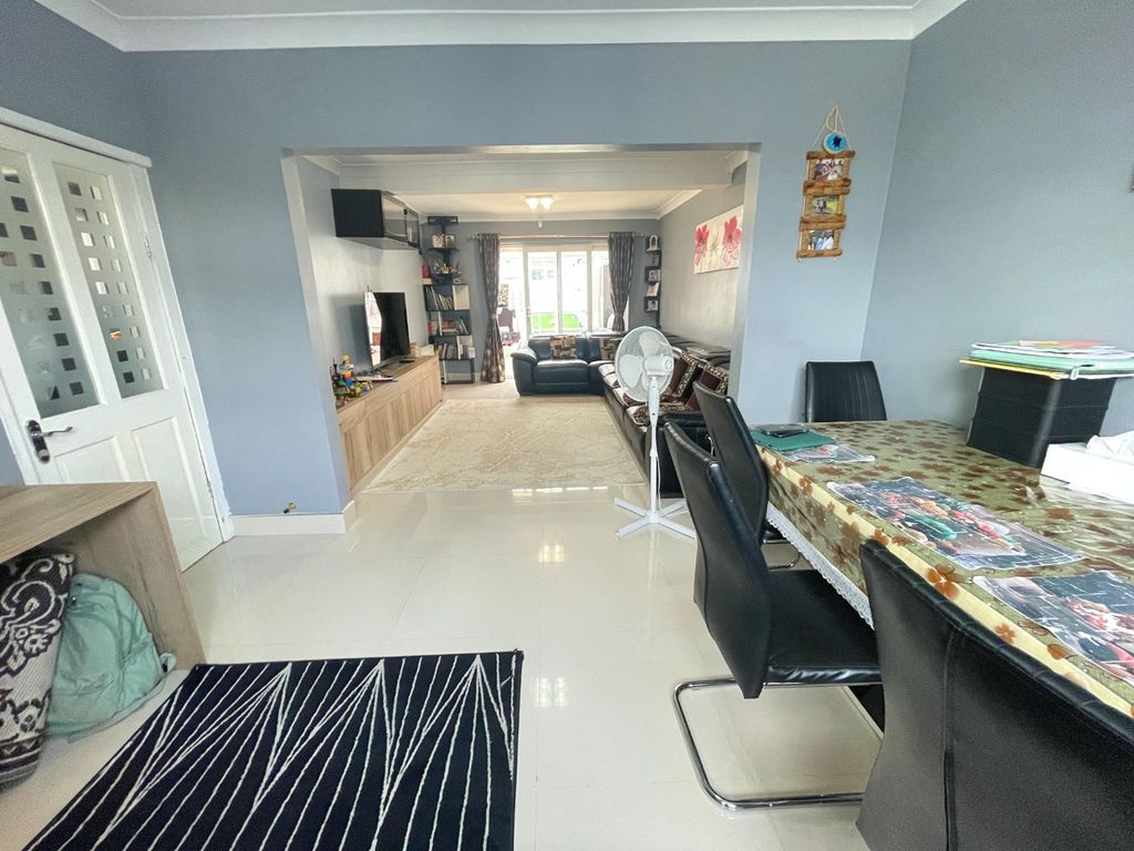 Property photo 3 of 15 4385774