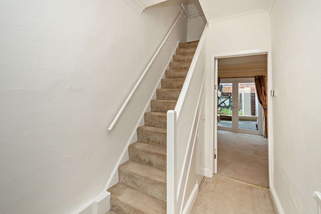 Property photo 2 of 27