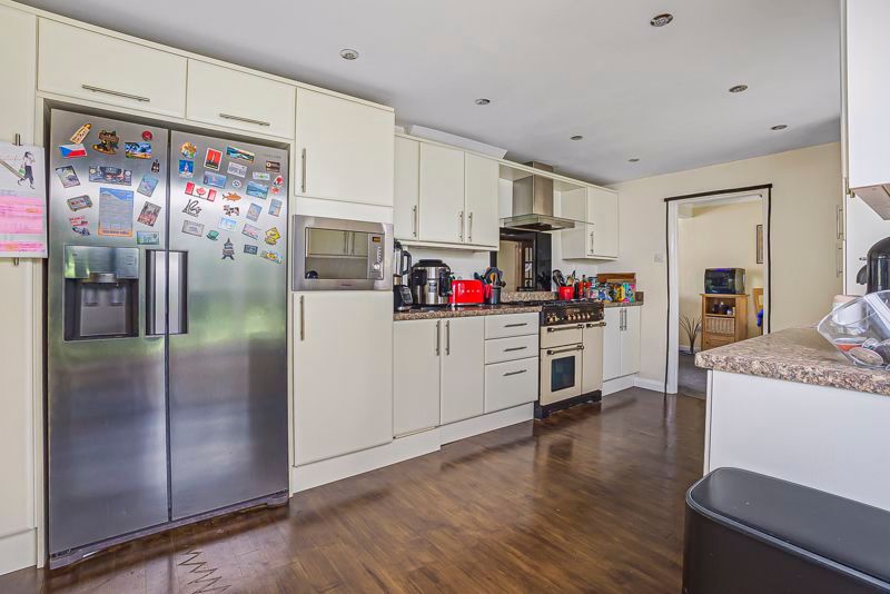 Property photo 2 of 21 Kitchen