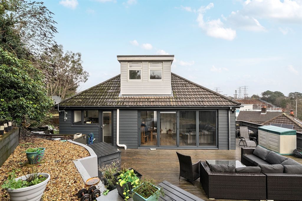 Property photo 1 of 21