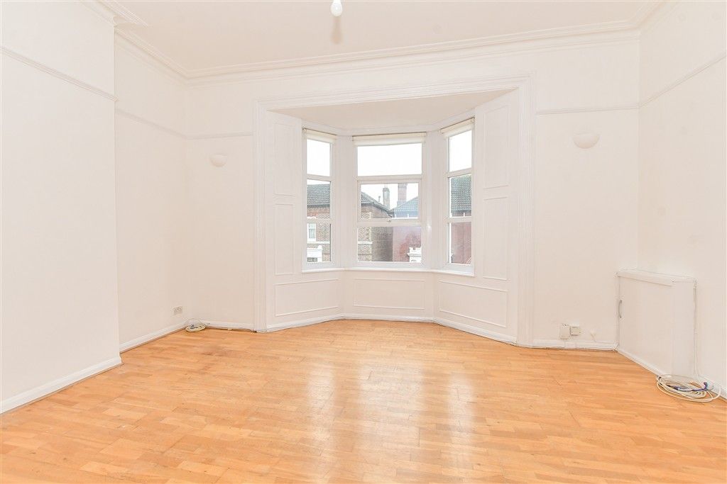 Property photo 2 of 11 Lounge