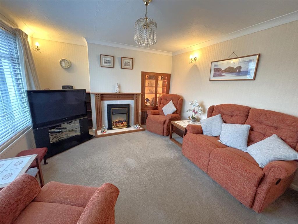 Property photo 2 of 17 Sitting Room