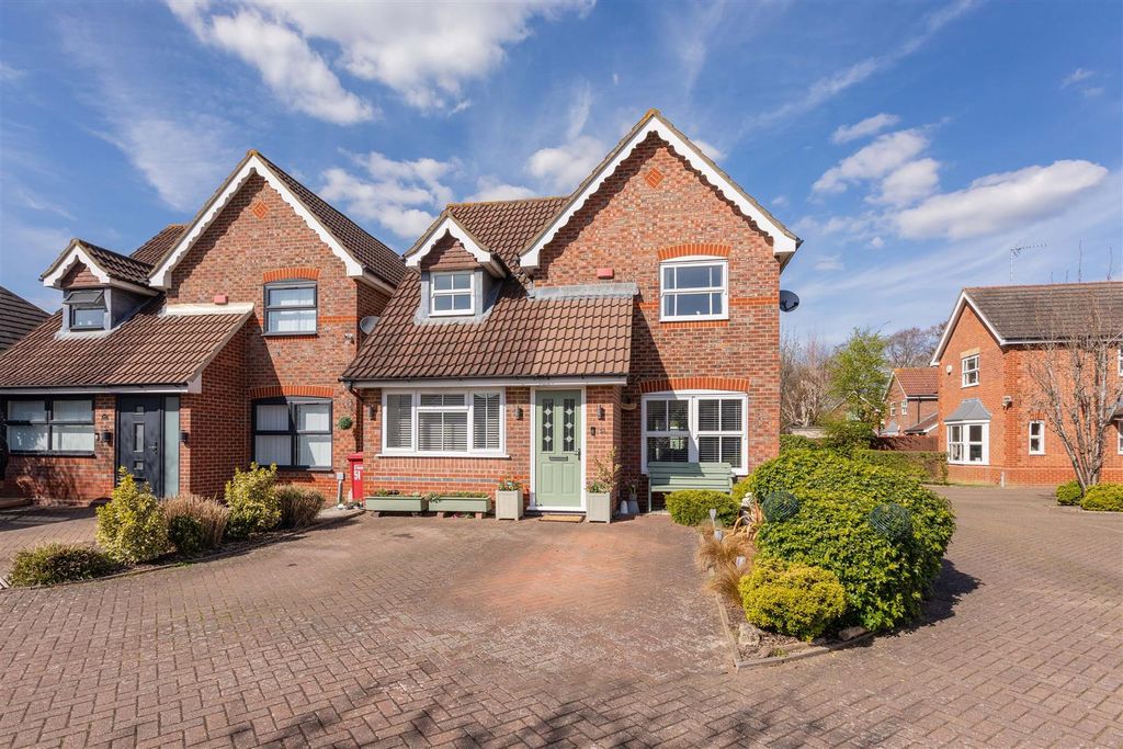 Property photo 1 of 19 51 Richards Way-4.Jpg
