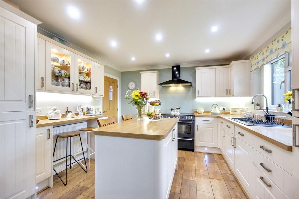 Property photo 3 of 32 Kitchen Area