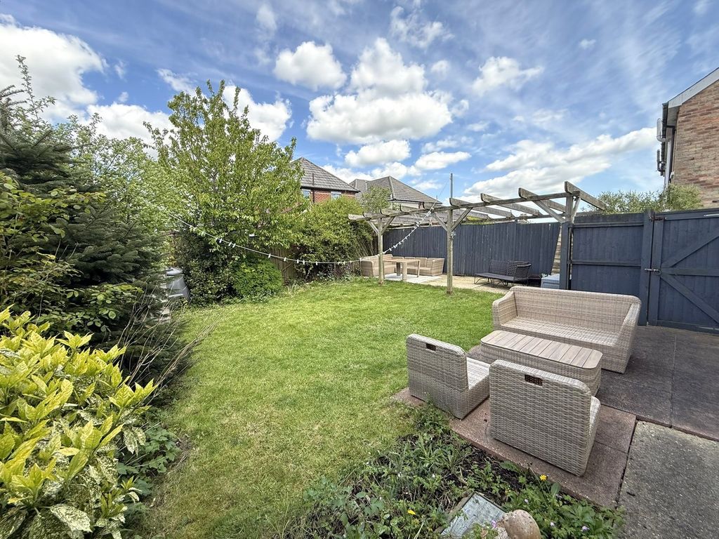 Property photo 2 of 27