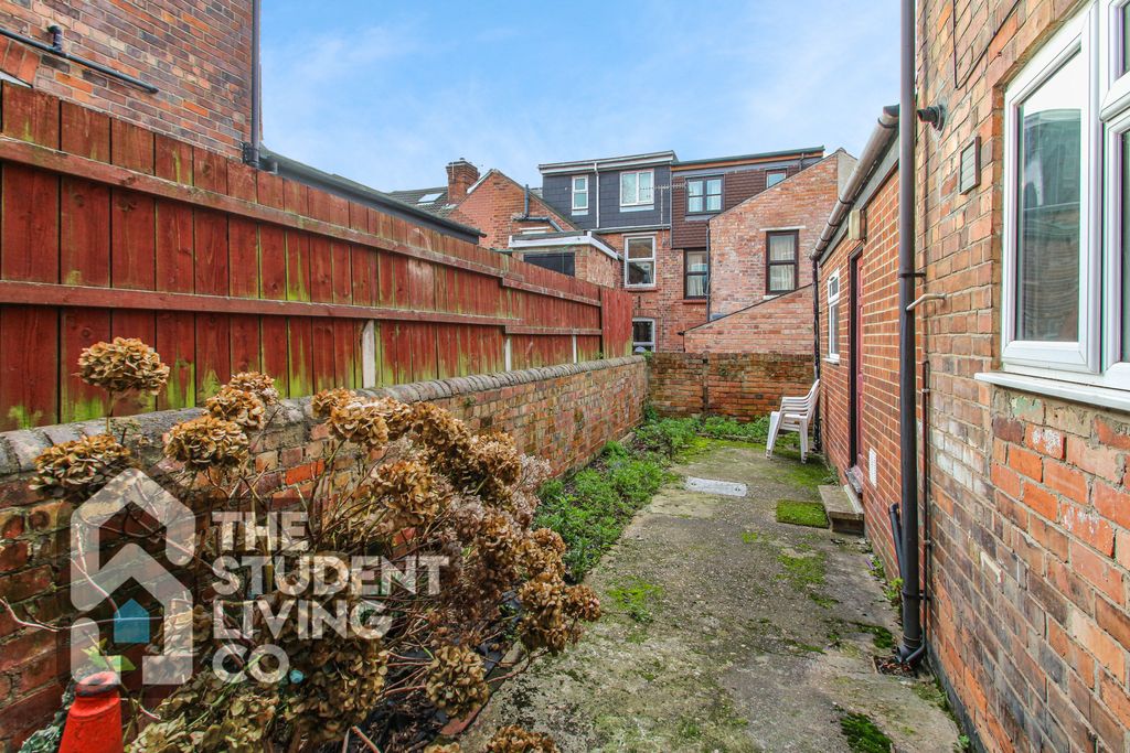 Property photo 2 of 24