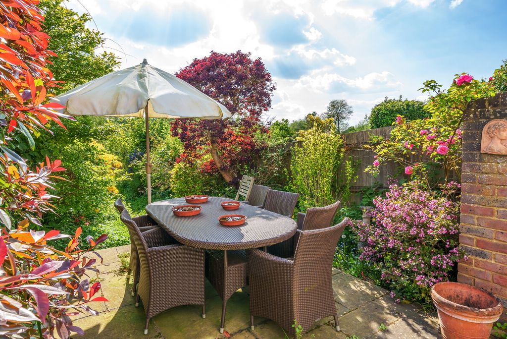 Property photo 2 of 12 Terrace