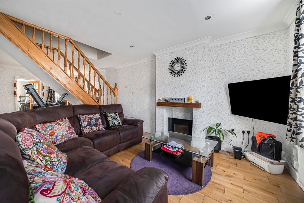 Property photo 2 of 6