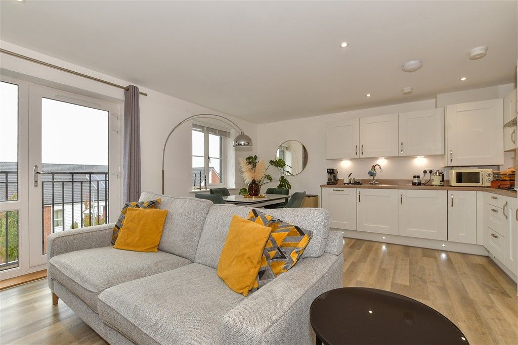 Property photo 2 of 10 Lounge/Kitchen