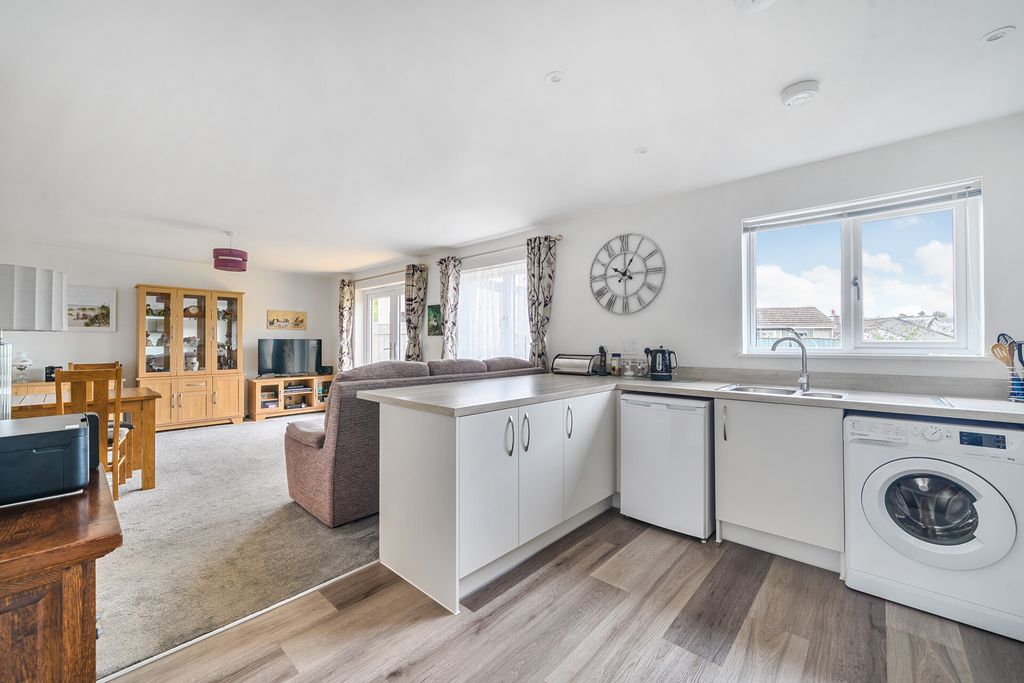 Property photo 2 of 18 4-6A9A9276217c3-1...