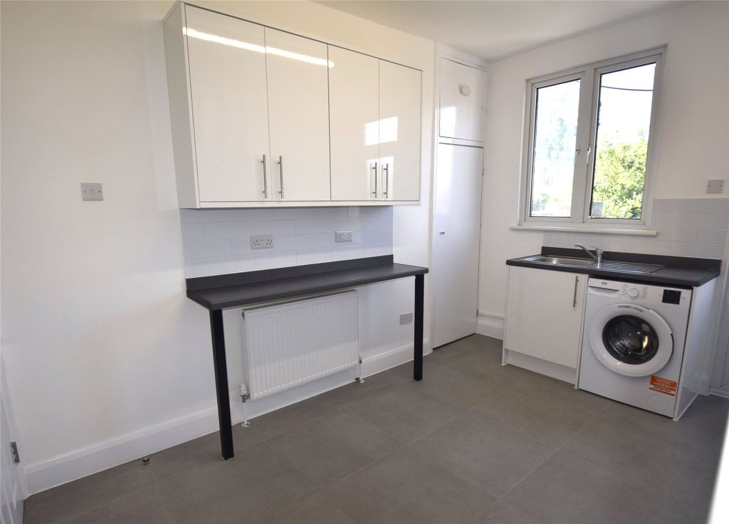 Property photo 2 of 9 Kitchen