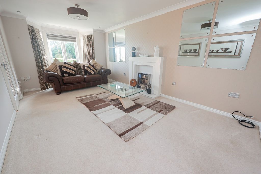 Property photo 2 of 28 4524602