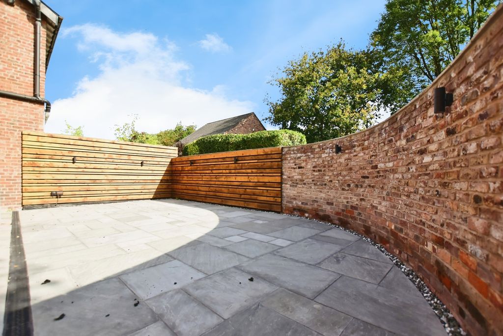 Property photo 3 of 15 Garden