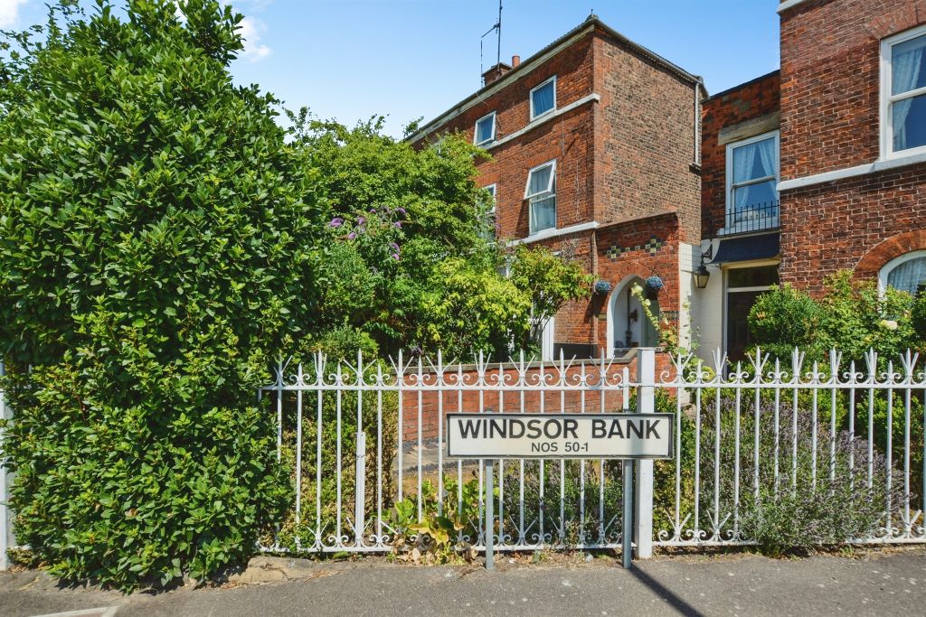 Property photo 1 of 21