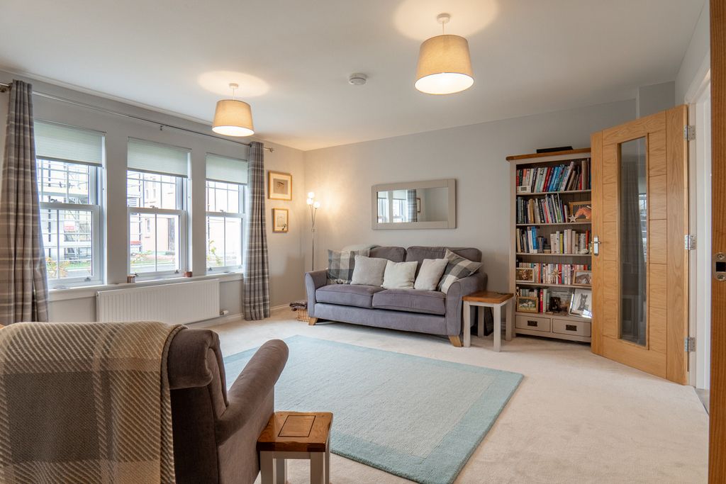 Property photo 2 of 36