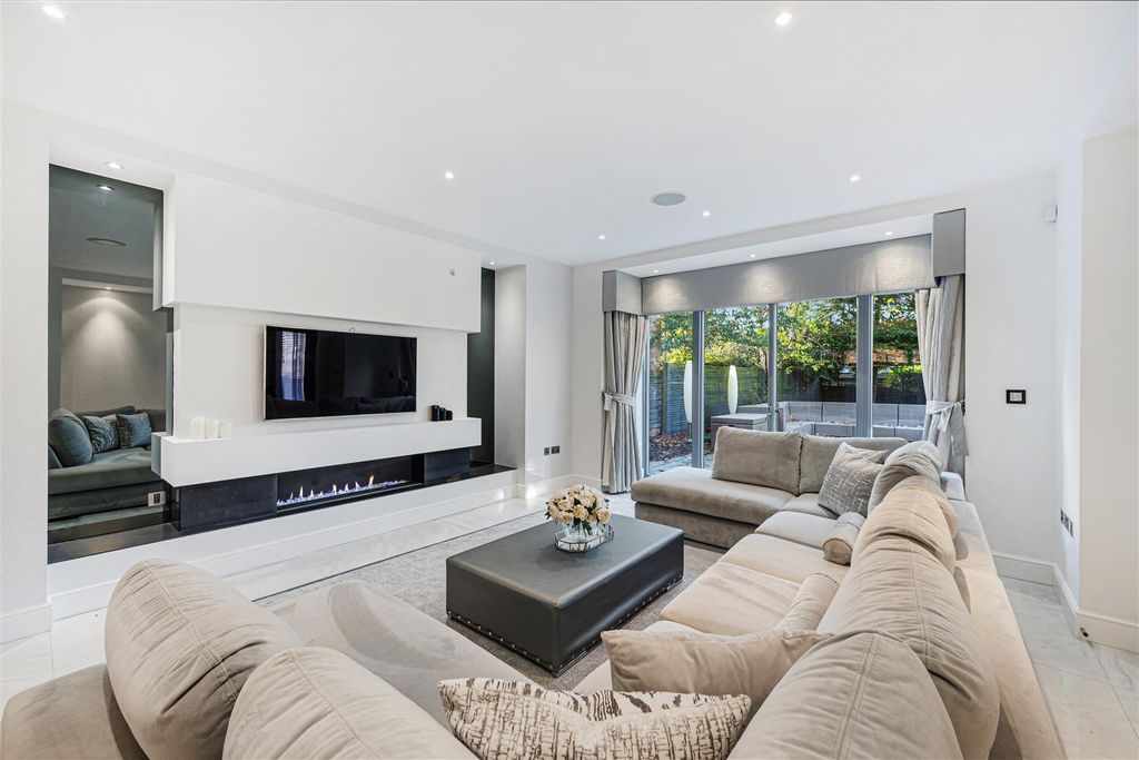 Property photo 2 of 48