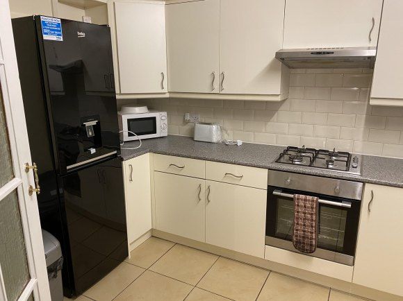 Property photo 3 of 11 Kitchen
