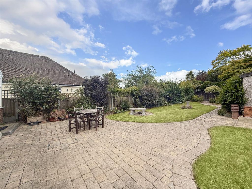 Property photo 2 of 19 Garden