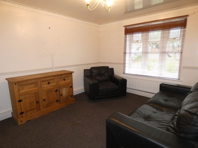 Property photo 3 of 9 Lounge