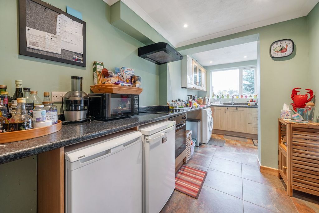 Property photo 3 of 12 Kitchen