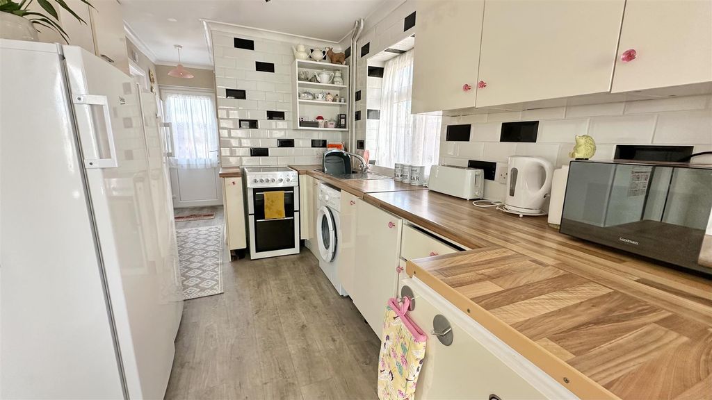 Property photo 3 of 12 Kitchen