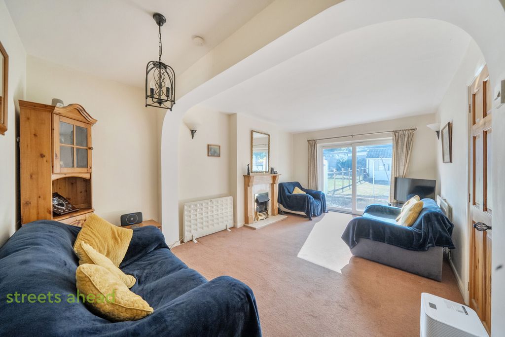 Property photo 2 of 21 ee756Fb9-Ecff-4Ac...