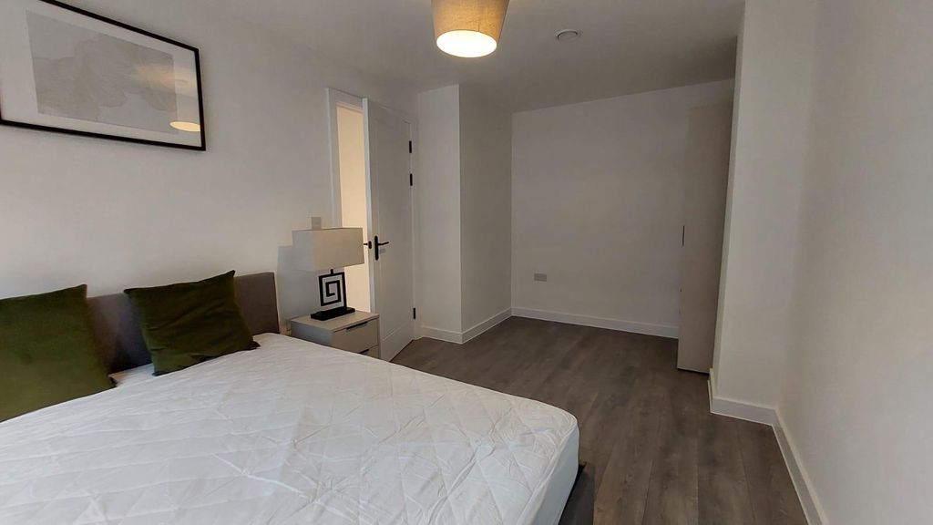 Property photo 3 of 6 Bedroom.Jpeg