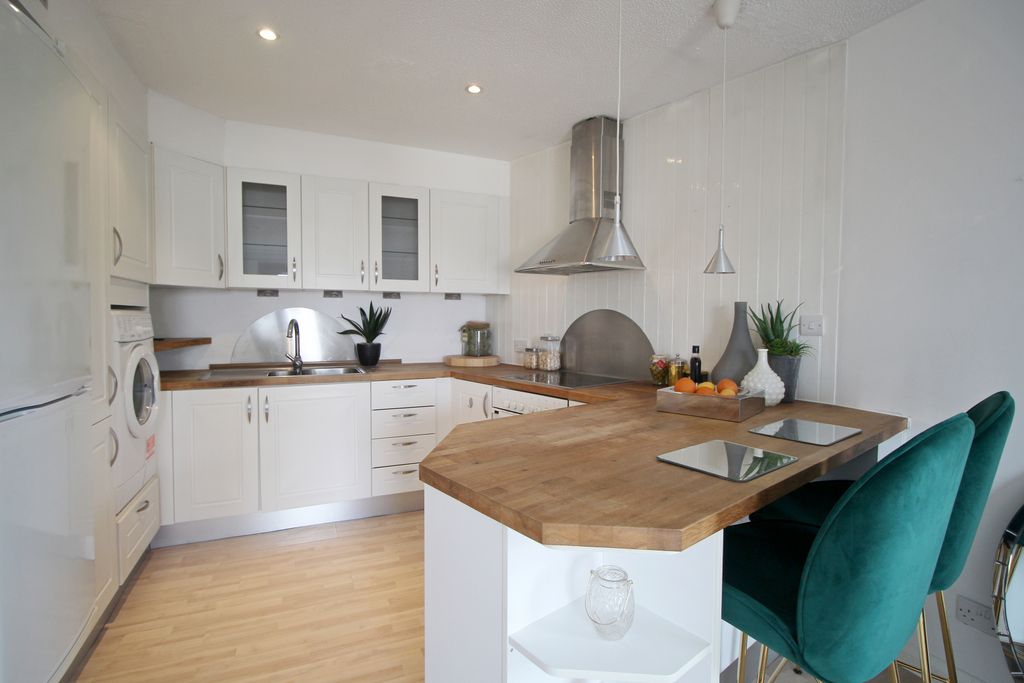 Property photo 3 of 7 Gallery