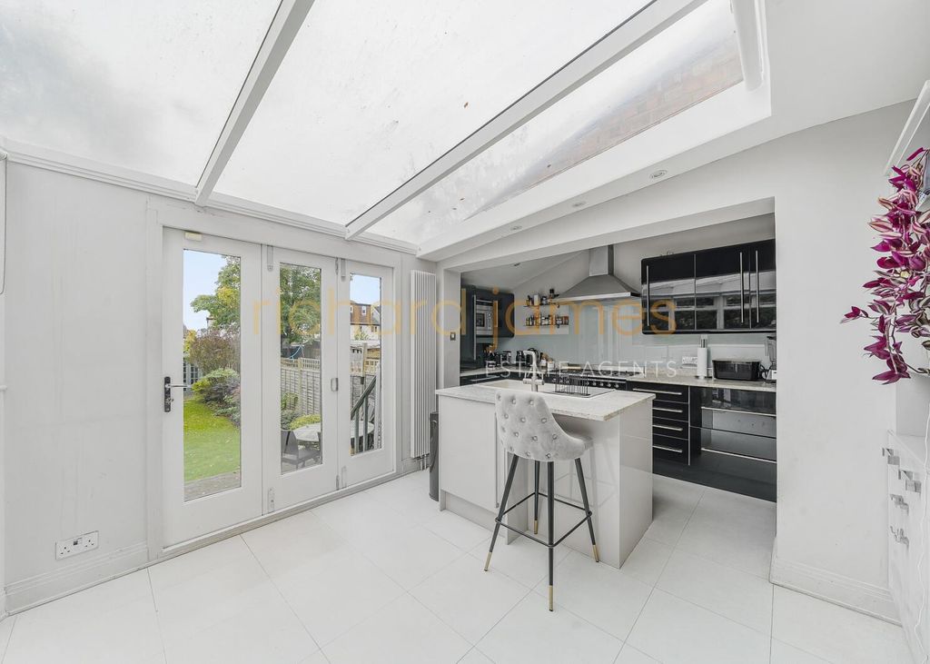 Property photo 3 of 14 781B19F1-Bb03-4923-Bf15-29Bf2Be5187E.Jpg