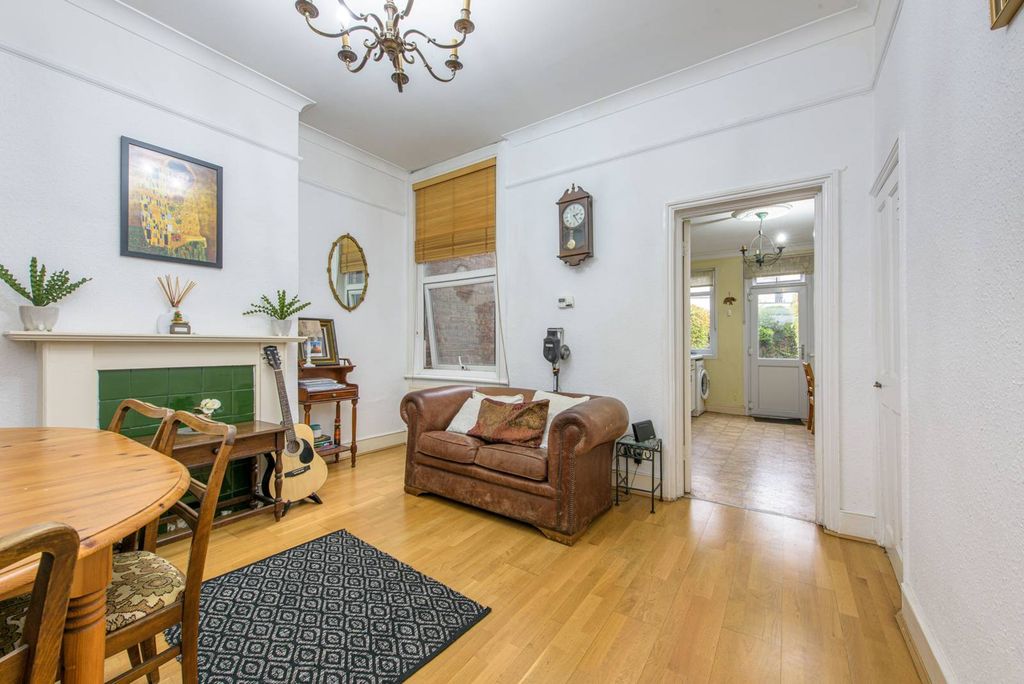 Property photo 2 of 8