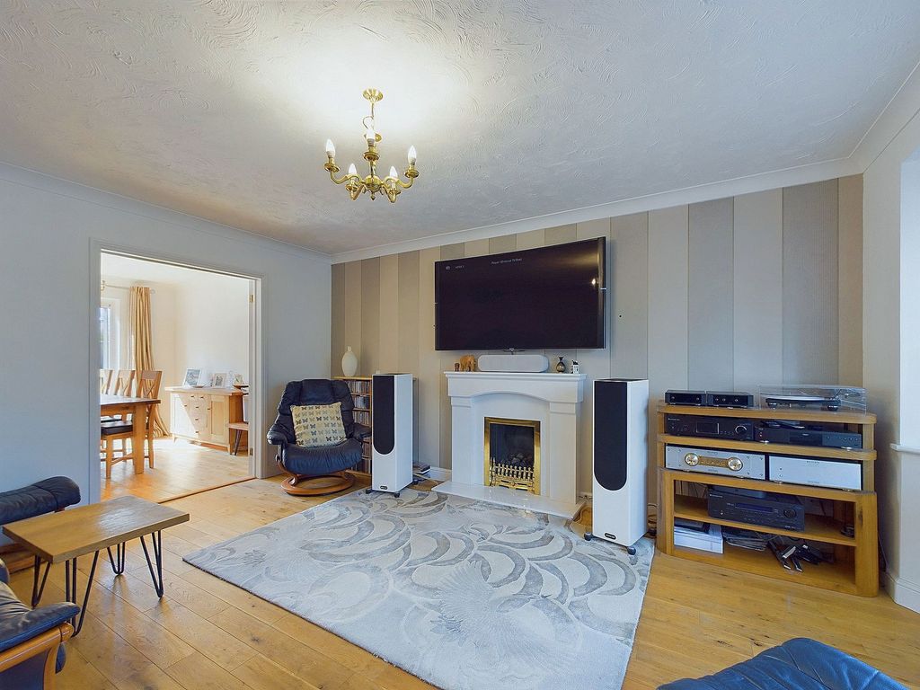 Property photo 3 of 32