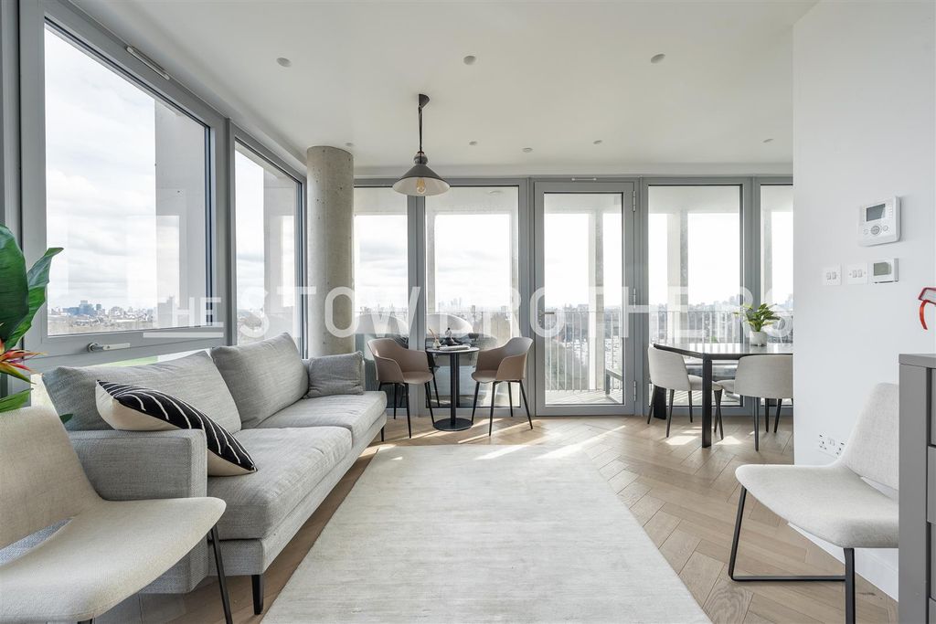 Property photo 2 of 24