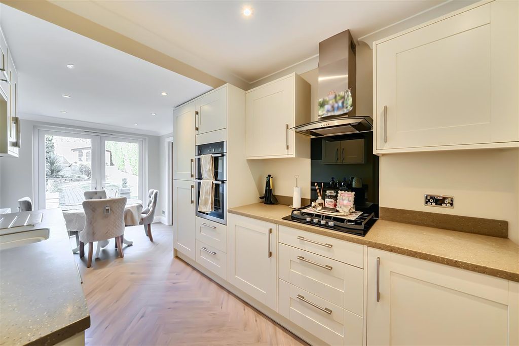 Property photo 3 of 15 Durrants Drive - Kitchen Diner.Jpg