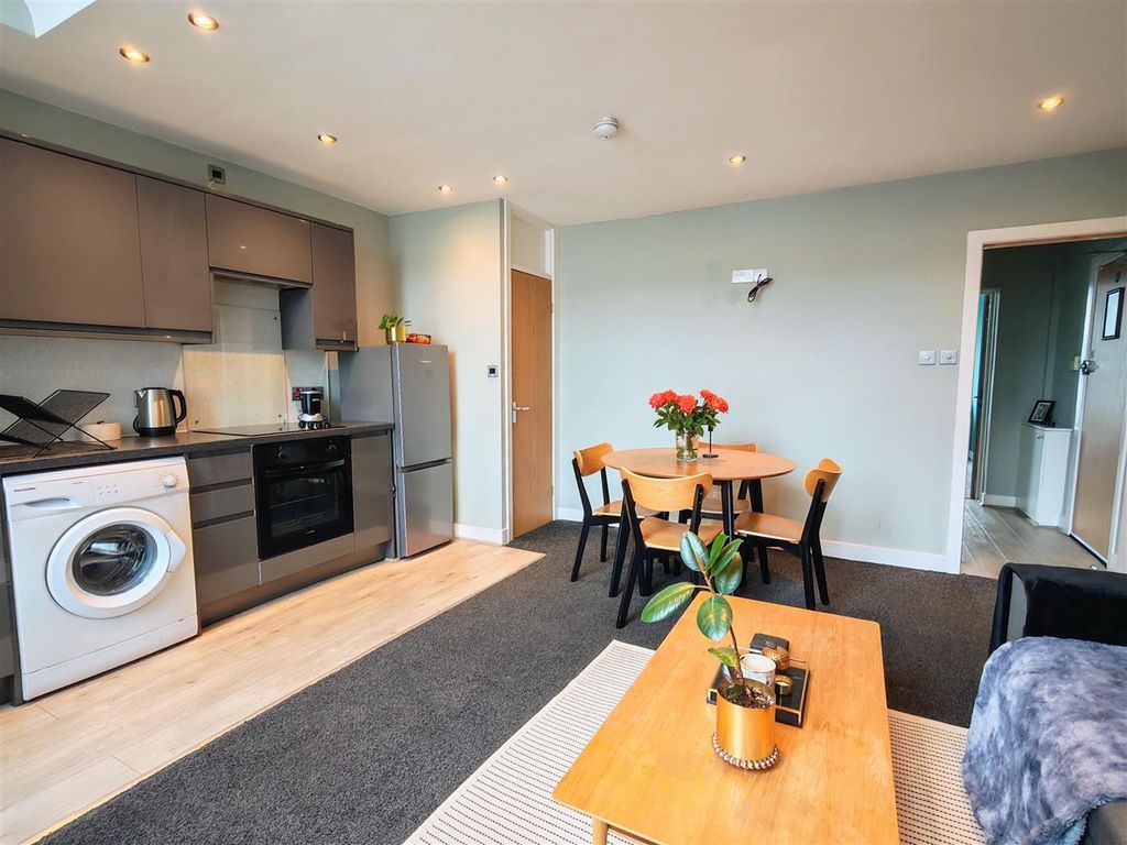 Property photo 3 of 10 Kitchen/Dining