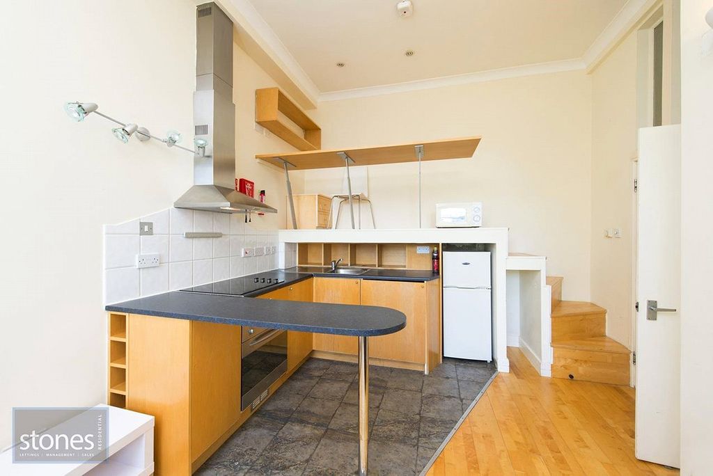Property photo 2 of 10 Kitchen