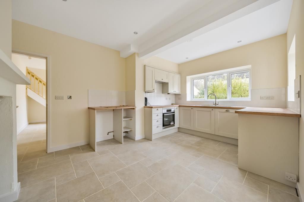 Property photo 1 of 9 Kitchen